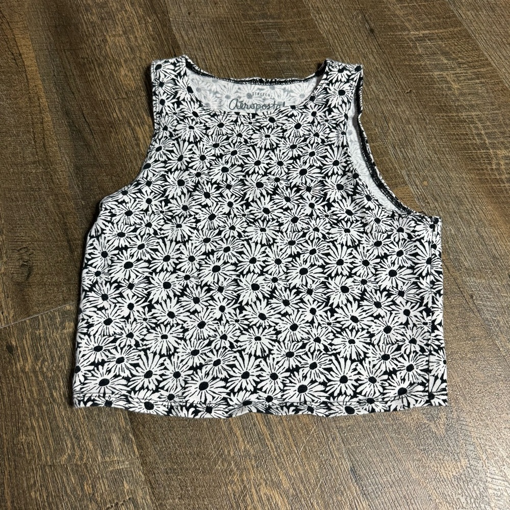 ⭐️5 for $25⭐️ Aeropostale black and white daisy pattern crop tank top